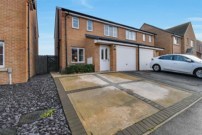 3 Bedroom Semi Detached House For Sale In Parklands Avenue, Humberston, DN36