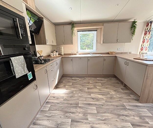 2 Bedroom Mobile Home For Sale In Akebar Park Country Park, Leyburn, North Yorkshire, DL8