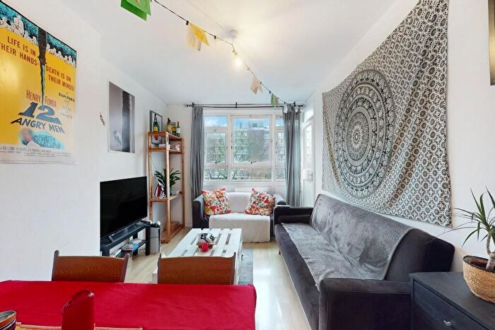 3 Bedroom Duplex For Sale In Maskelyne Close, London, SW11