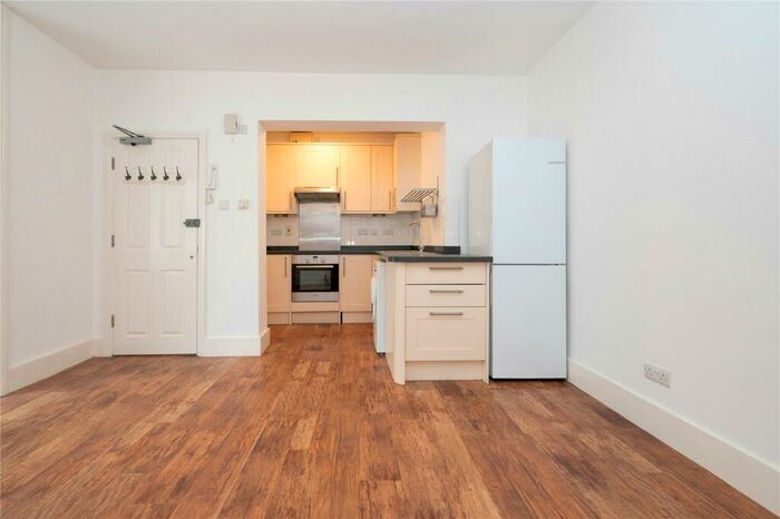 1 Bedroom Flat To Rent In Alma Road, St. Albans, Hertfordshire, AL1