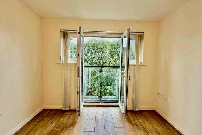 1 Bedroom Apartment For Sale In Woodheys Park, Kingswood, Hull, HU7