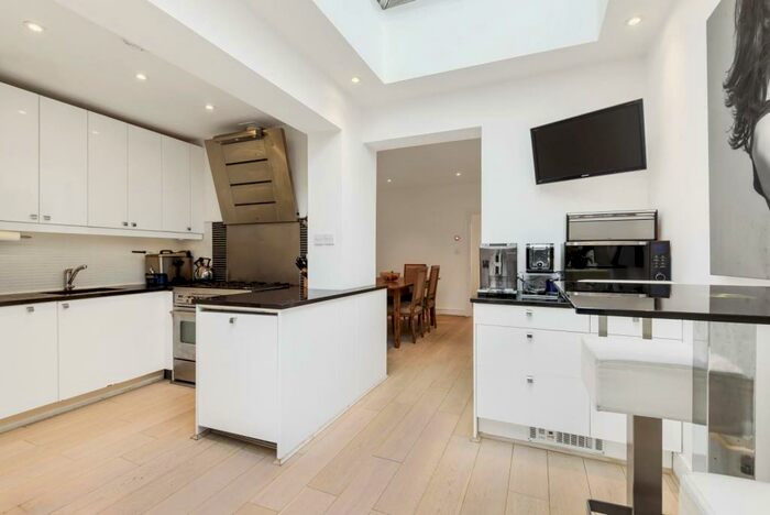 3 Bedroom Semi-Detached House To Rent In Clifton Road, Kingston Upon Thames, KT2