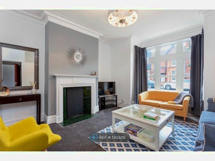 2 Bedroom Flat To Rent In Broadway, Kettering NN15