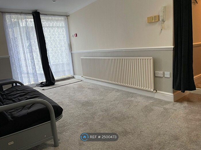 Studio To Rent In Ashburton Road, Croydon, CR0