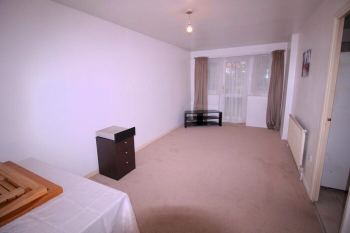 1 Bedroom Flat To Rent In Harewood Terrace, Southall, Middlesex, UB2