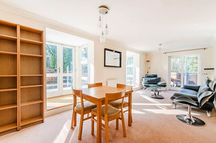 2 Bedroom Flat To Rent In Cottage Close, Harrow On The Hill, Harrow, HA2