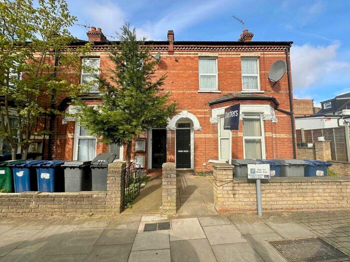 2 Bedroom Flat To Rent In Ravenshurst Avenue, London, NW4