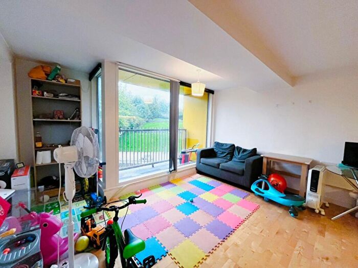 1 Bedroom Flat To Rent In Saxton, The Avenue, Leeds, West Yorkshire, B11