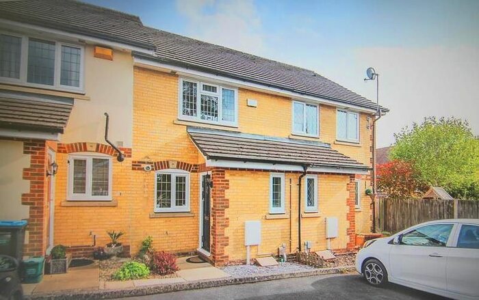 2 Bedroom Property To Rent In Gwynne Road, Caterham, CR3