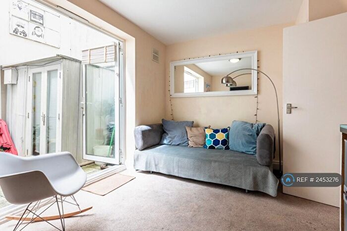 Studio To Rent In Little Western St, Brighton, BN3