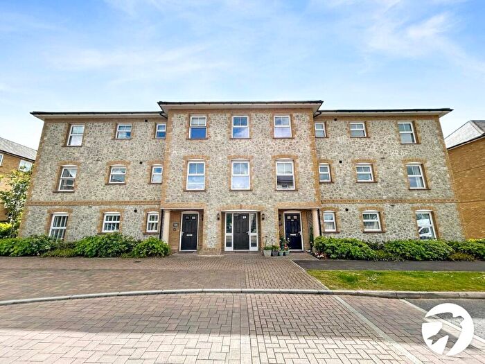 2 Bedroom Flat To Rent In Chapelfield Way, Allington, Maidstone, Kent, ME16