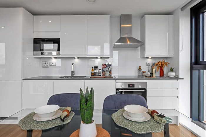 2 Bedroom Flat To Rent In Castle Park View, Castle Street Bristol, BS2