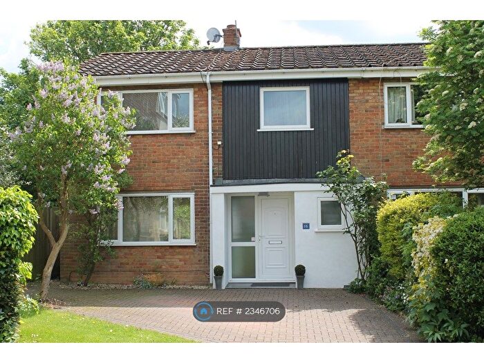 3 Bedroom Terraced House To Rent In Chantry Close, Windsor, SL4
