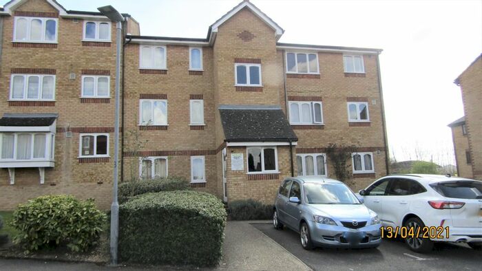 Studio To Rent In Sandown Road, Watford, WD24