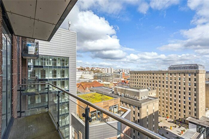 2 Bedroom Flat For Sale In Lewins Mead, Bristol, BS1