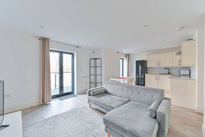 2 Bedroom Flat For Sale In New Cross Road, New Cross, London, SE14