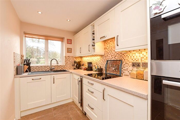 4 Bedroom Detached House For Sale In Carlton Tye, Langshott, Horley, Surrey, RH6