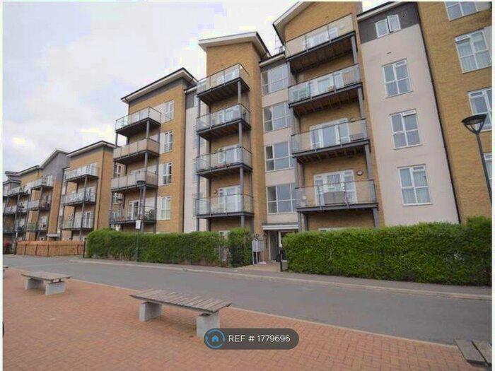 3 Bedroom Flat To Rent In Hyde Lodge, West Drayton, UB7