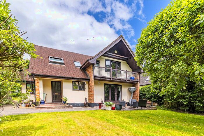 4 Bedroom Detached House For Sale In Penmans Hill, Chipperfield, Kings Langley, Hertfordshire, WD4