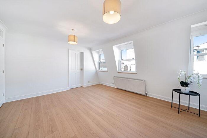 2 Bedroom Flat To Rent In Roman Road, London, E3