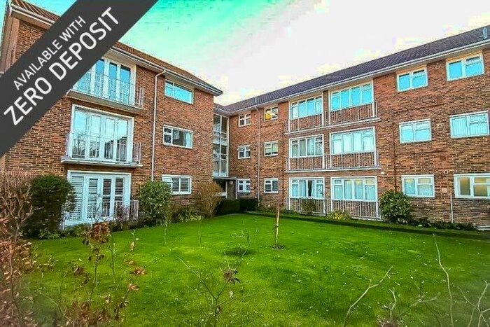 2 Bedroom Flat To Rent In Regnum Court, Chichester, PO19