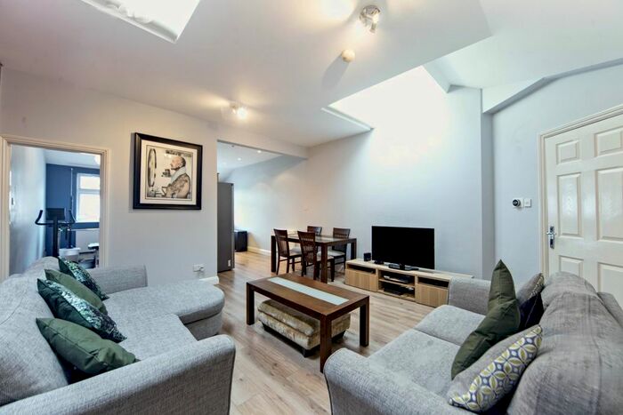 2 Bedroom Flat To Rent In Croham Road, South Croydon, CR2