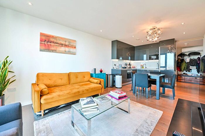 1 Bedroom Flat For Sale In St. Gabriel Walk, Elephant And Castle, London, SE1