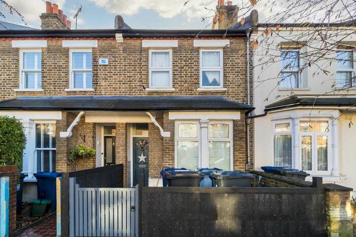 2 Bedroom Flat To Rent In Felix Road, London, W13
