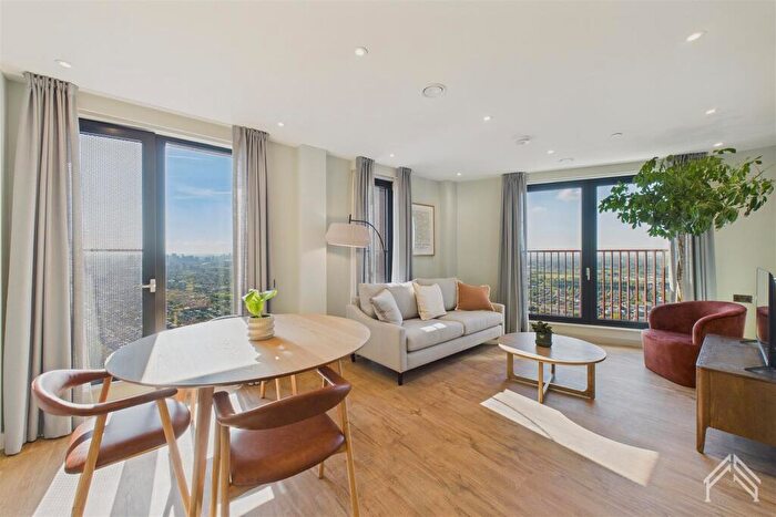 2 Bedroom Apartment To Rent In Selborne Road, London, E17