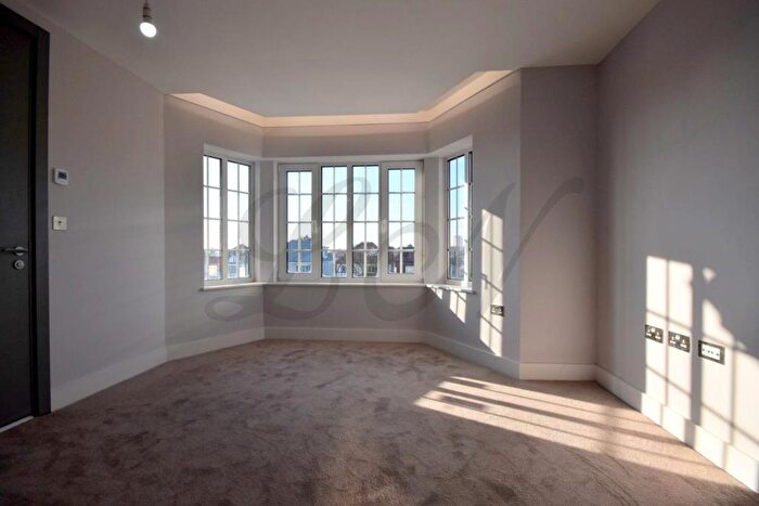 2 Bedroom Apartment To Rent In Hendon Way, Hendon, NW4