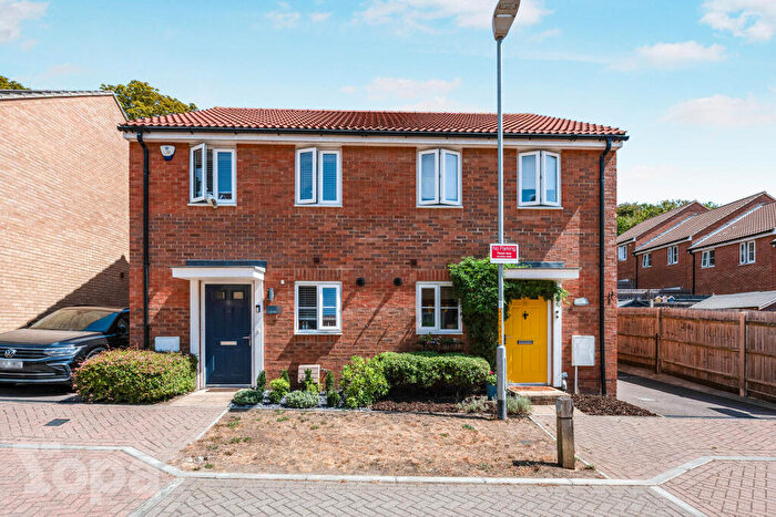 2 Bedroom Semi Detached House For Sale In Clearwater Lane, Dartford, DA1