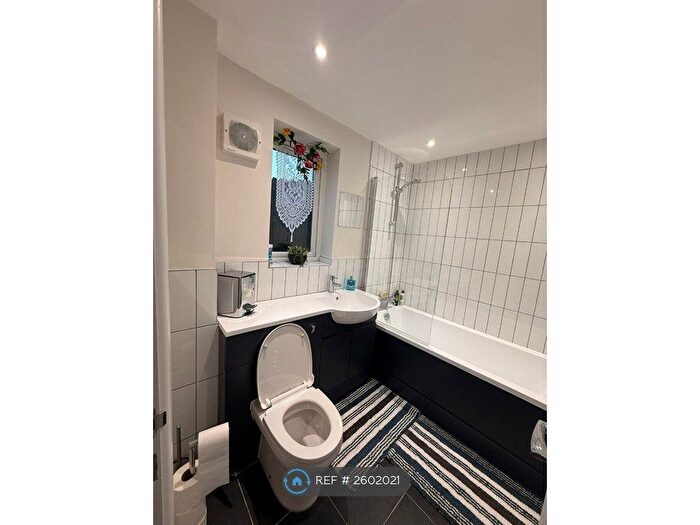 1 Bedroom Flat To Rent In Kestrel House, Farnham, GU9