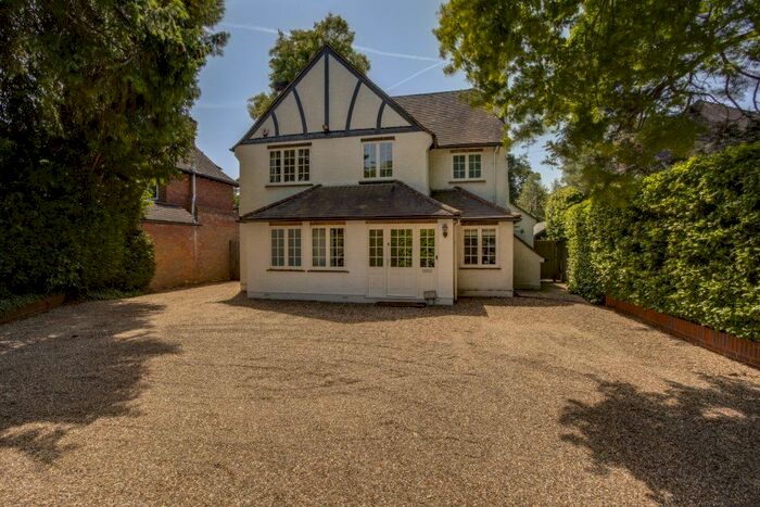 4 Bedroom Detached House For Sale In Oxford Road, Gerrards Cross, Buckinghamshire, SL9