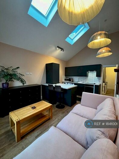 2 Bedroom Flat To Rent In Brundretts Road, Manchester, M21