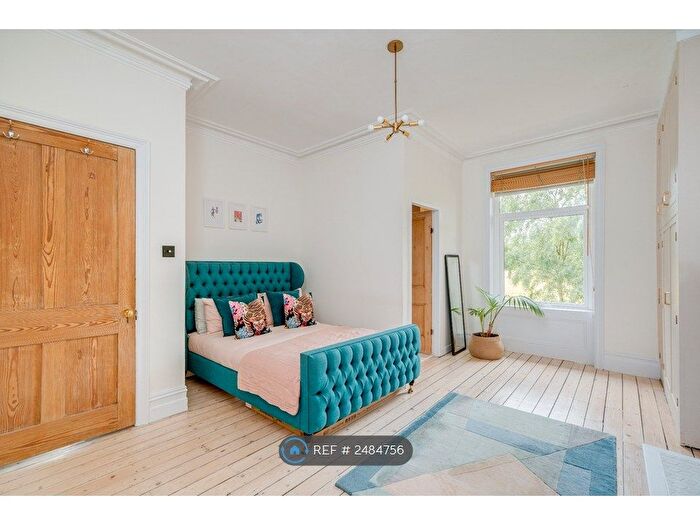 1 Bedroom Flat To Rent In Netherleigh Flats, Leeds, LS8