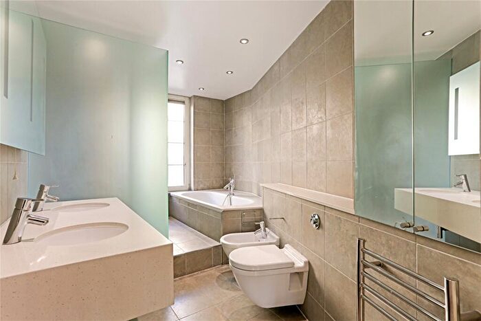 2 Bedroom Flat To Rent In Carlyle Court, Chelsea Harbour, London, SW10