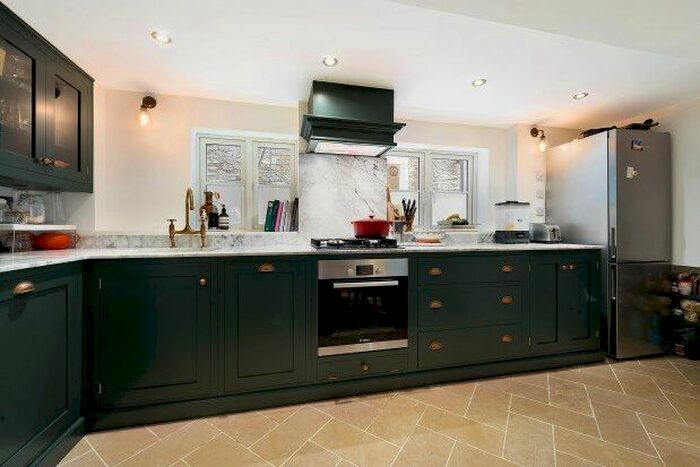 2 Bedroom Flat To Rent In Elsynge Road, London, SW18