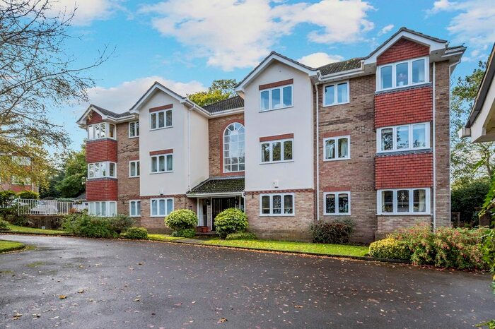 2 Bedroom Flat To Rent In St Charles Place, Weybridge, KT13