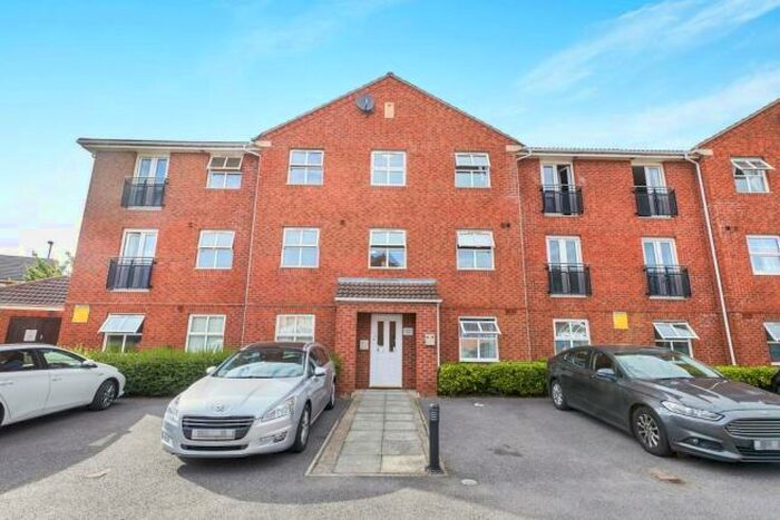 2 Bedroom Apartment To Rent In Lynmouth House, Welland Road, Hilton, DE65