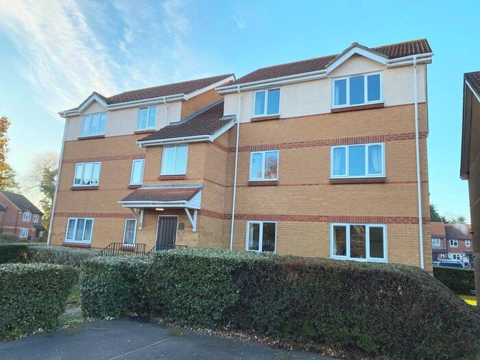 2 Bedroom Flat To Rent In Mead Court, Egham TW20