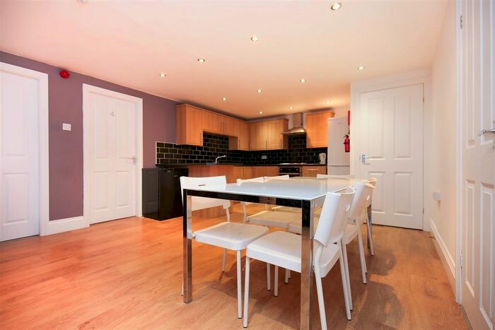 5 Bedroom Flat To Rent In Grosvenor Place, Jesmond, Newcastle Upon Tyne NE2