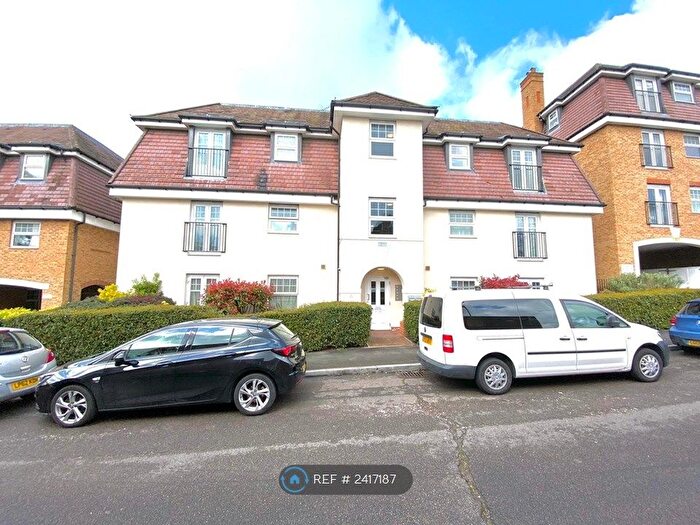 2 Bedroom Flat To Rent In Yenston Close, London, SM4