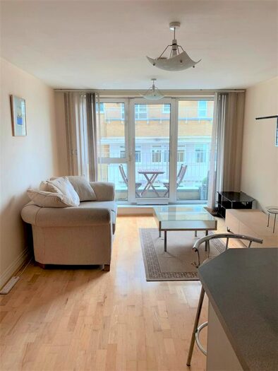 1 Bedroom Flat To Rent In Lombard Road, London, SW11