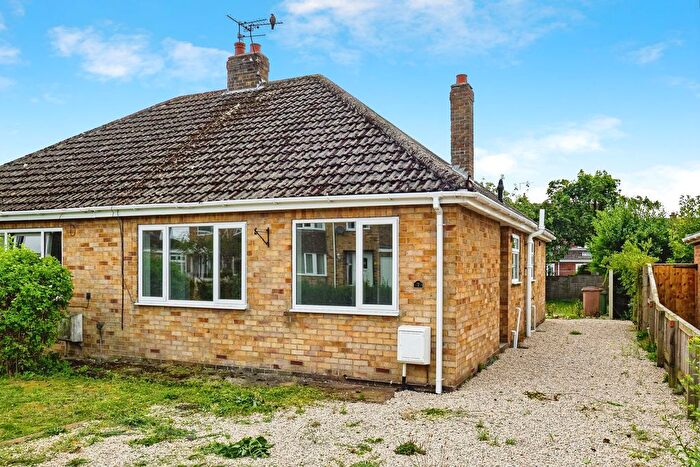 2 Bedroom Semi-detached Bungalow For Sale In Sherbuttgate Drive, Pocklington, YO42