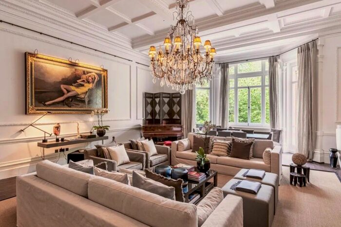 3 Bedroom Flat To Rent In Cadogan Square, London, SW1X