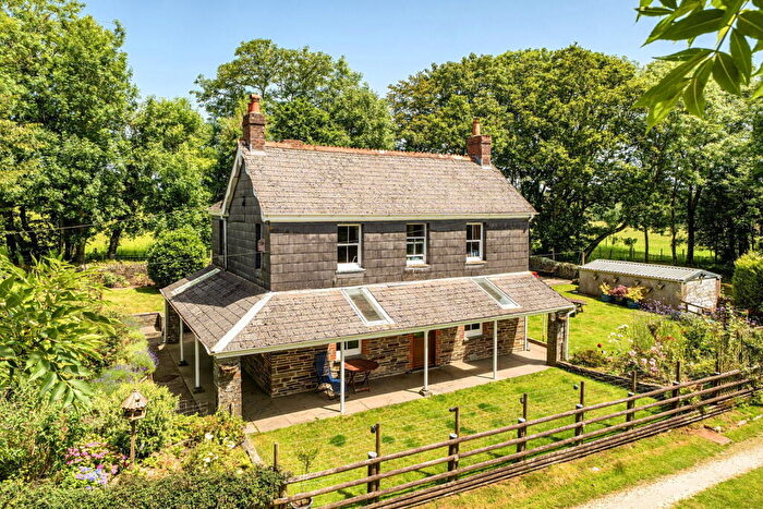 2 Bedroom Detached House For Sale In Yeolmbridge, Launceston, PL15
