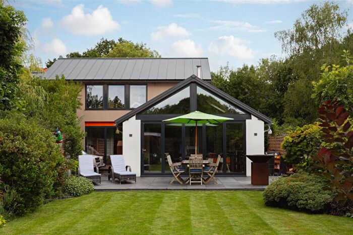 4 Bedroom Detached House For Sale In Masons Bridge Road, Redhill, RH1