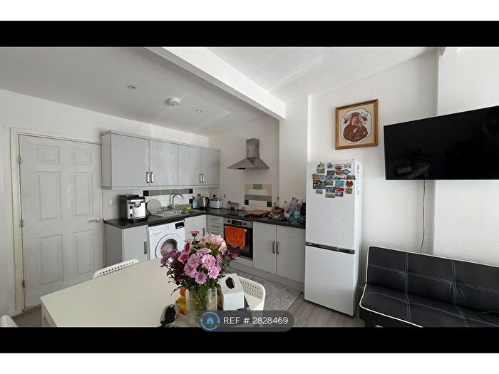 1 Bedroom Flat To Rent In Hawthorn Road, Wallington, SM6