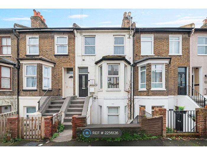 1 Bedroom Flat To Rent In Ronver Road, London, SE12