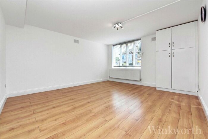 2 Bedroom Apartment To Rent In Wellington Close, London, SE14